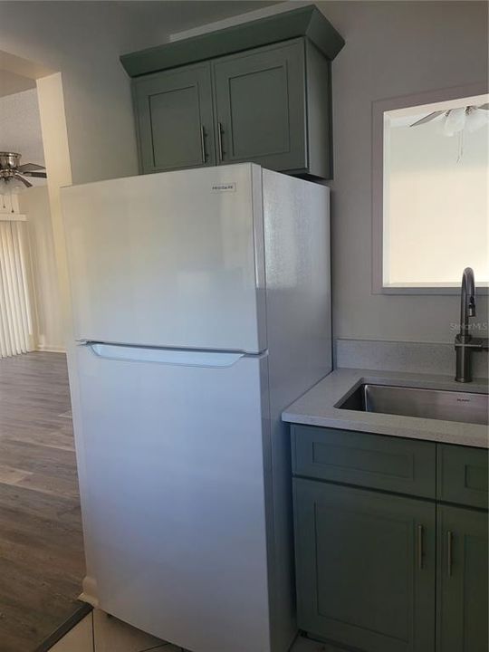 For Sale: $149,750 (1 beds, 1 baths, 745 Square Feet)