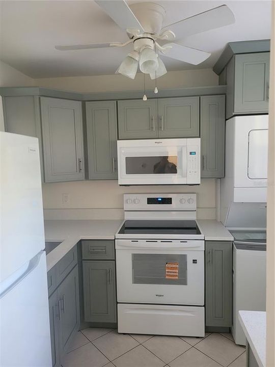 For Sale: $149,750 (1 beds, 1 baths, 745 Square Feet)