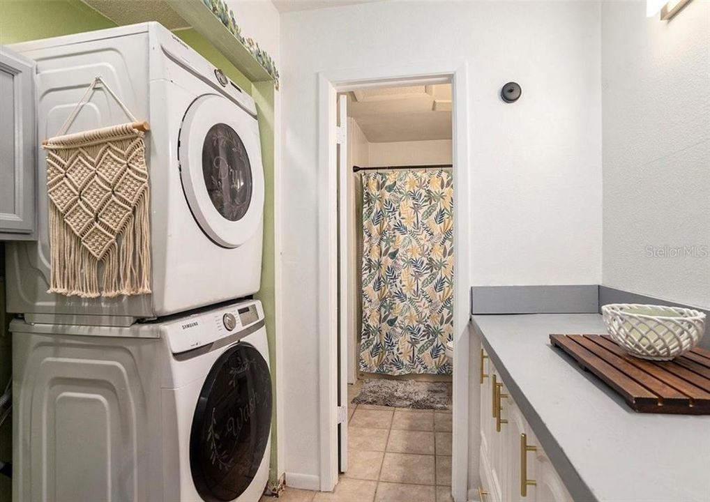 For Sale: $370,000 (4 beds, 2 baths, 1578 Square Feet)