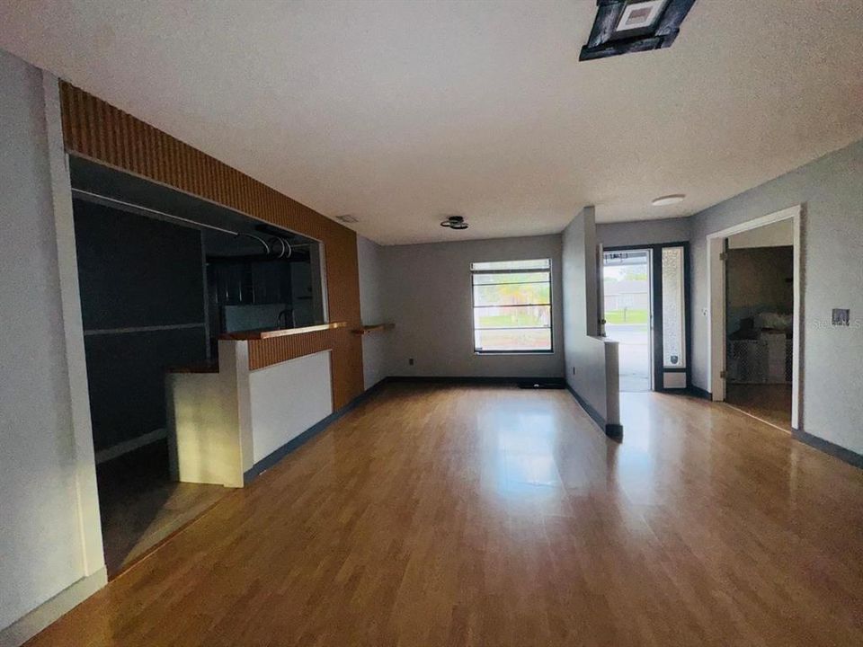 For Sale: $370,000 (4 beds, 2 baths, 1578 Square Feet)