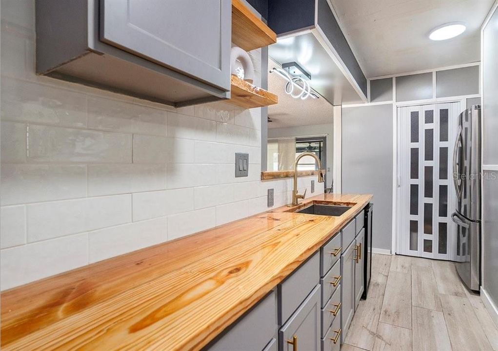 For Sale: $370,000 (4 beds, 2 baths, 1578 Square Feet)