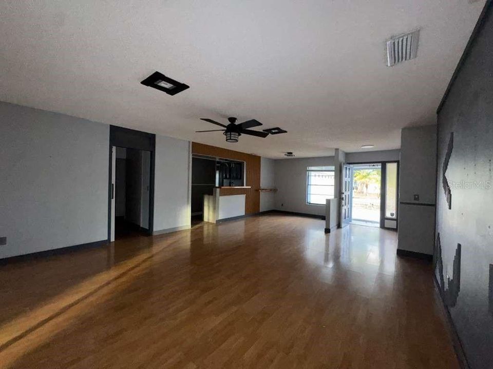 For Sale: $370,000 (4 beds, 2 baths, 1578 Square Feet)