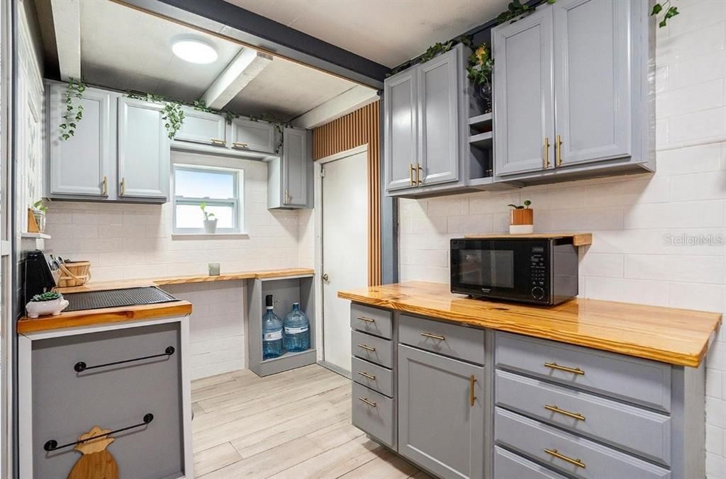 For Sale: $370,000 (4 beds, 2 baths, 1578 Square Feet)