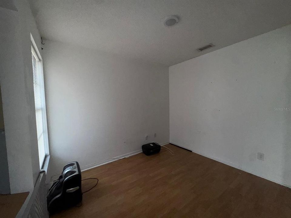 For Sale: $370,000 (4 beds, 2 baths, 1578 Square Feet)