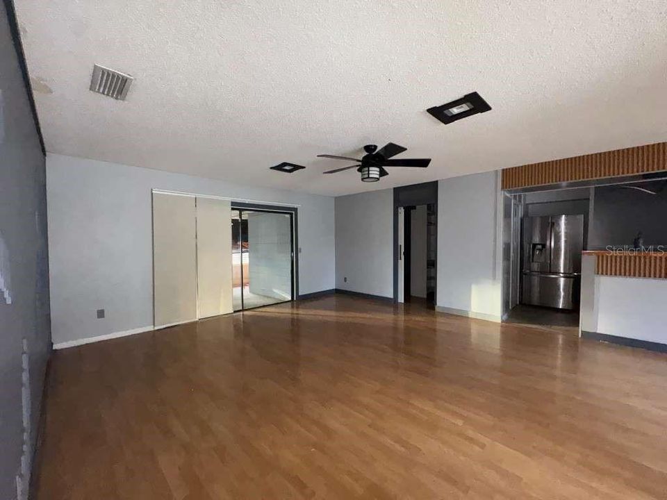 For Sale: $370,000 (4 beds, 2 baths, 1578 Square Feet)