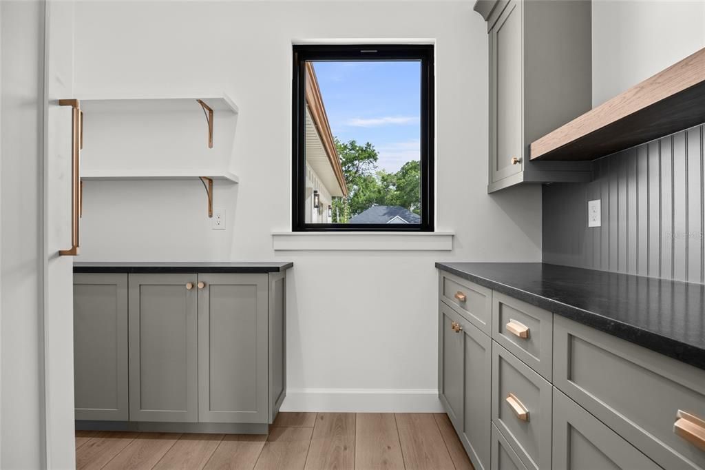 待售: $849,900 (4 贝兹, 2 浴室, 3003 平方英尺)