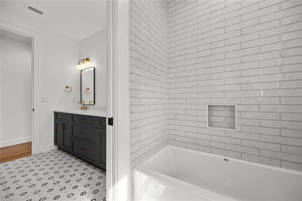 待售: $849,900 (4 贝兹, 2 浴室, 3003 平方英尺)