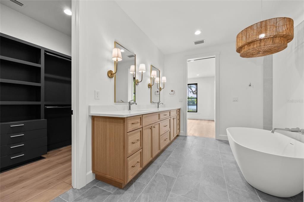 待售: $849,900 (4 贝兹, 2 浴室, 3003 平方英尺)