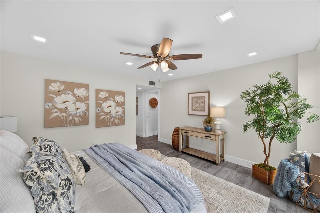 待售: $499,000 (2 贝兹, 2 浴室, 985 平方英尺)