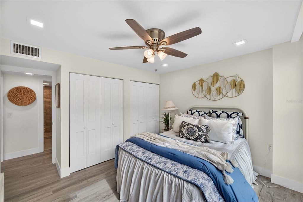 待售: $499,000 (2 贝兹, 2 浴室, 985 平方英尺)