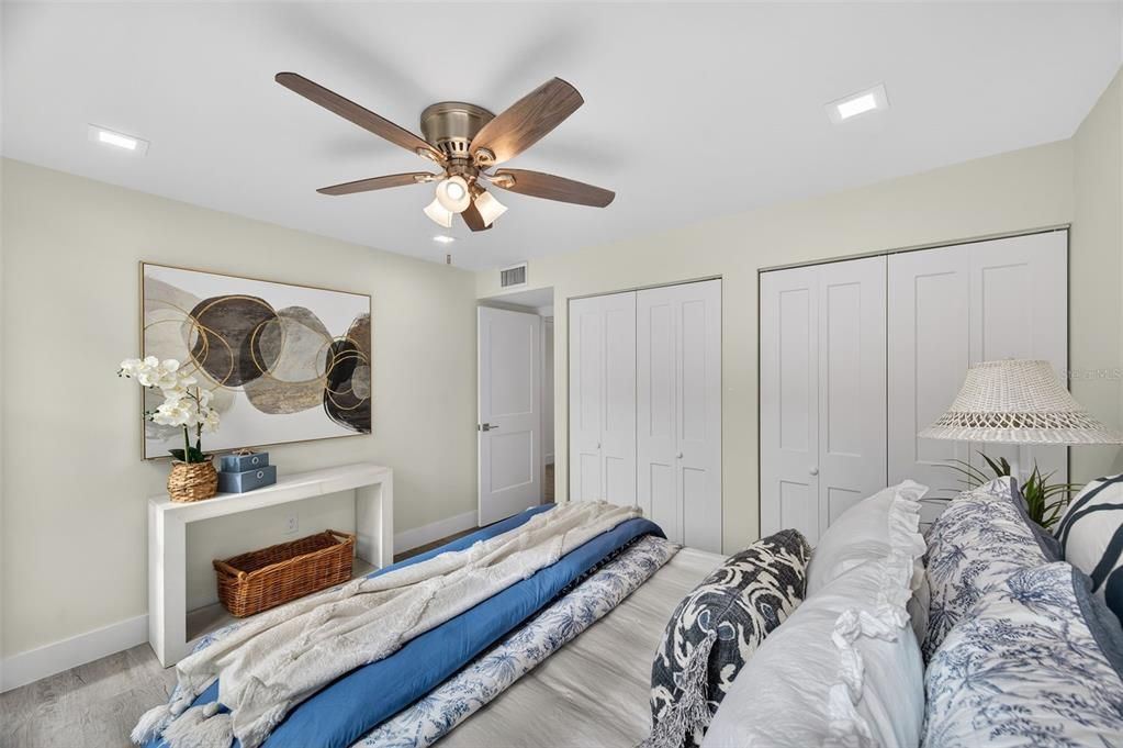 待售: $499,000 (2 贝兹, 2 浴室, 985 平方英尺)