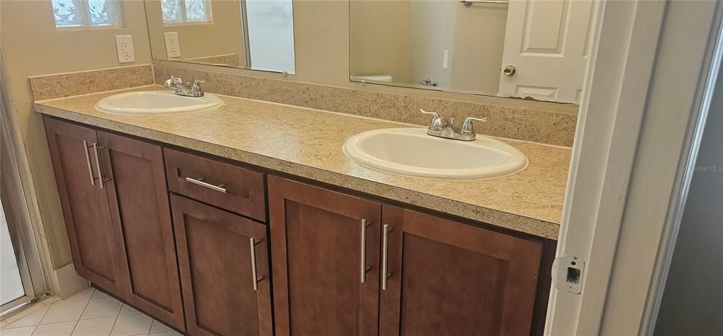 For Sale: $399,900 (3 beds, 2 baths, 1671 Square Feet)