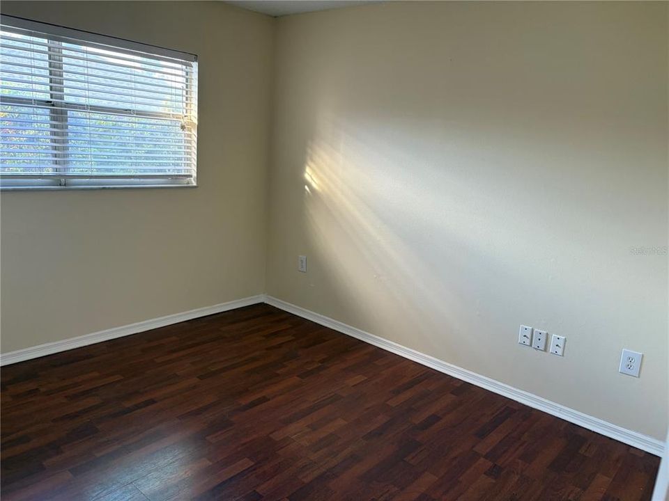 待售: $240,000 (3 贝兹, 2 浴室, 1356 平方英尺)