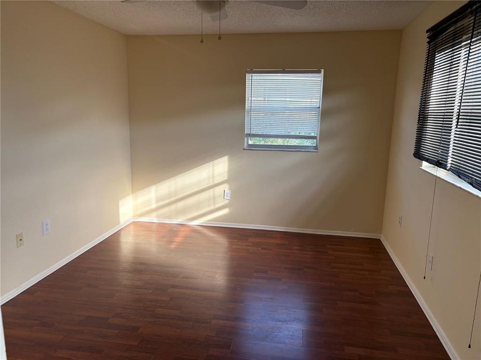 待售: $240,000 (3 贝兹, 2 浴室, 1356 平方英尺)