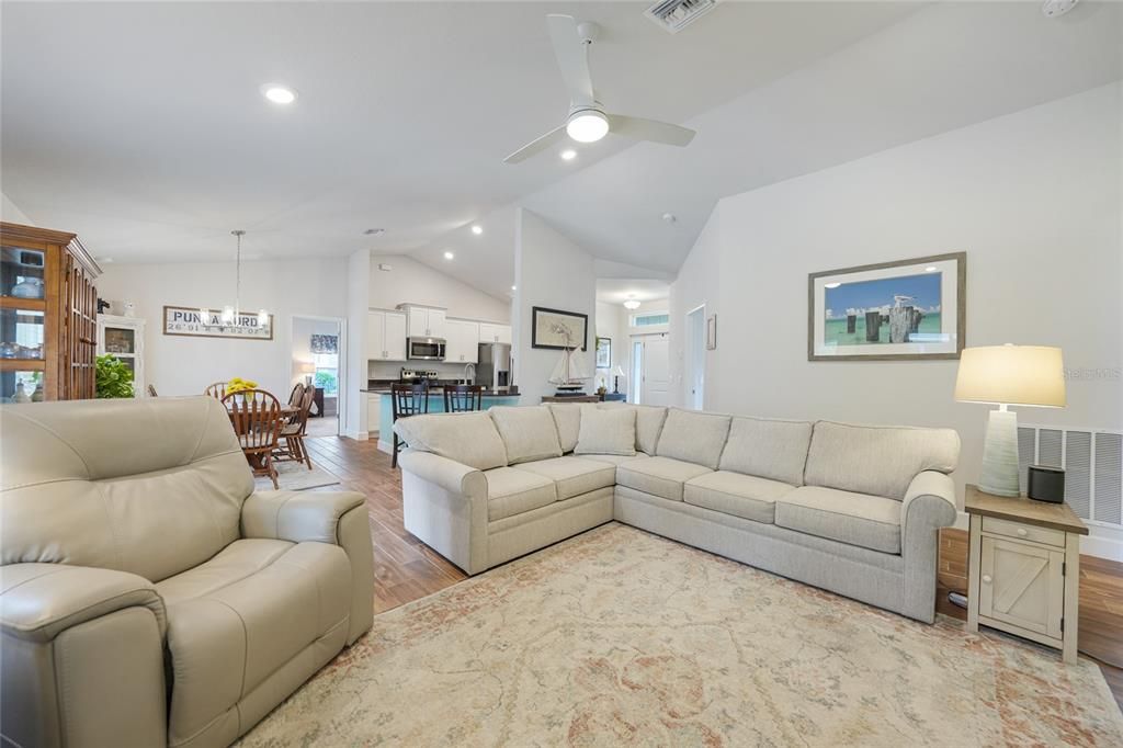 For Sale: $485,000 (4 beds, 2 baths, 1754 Square Feet)