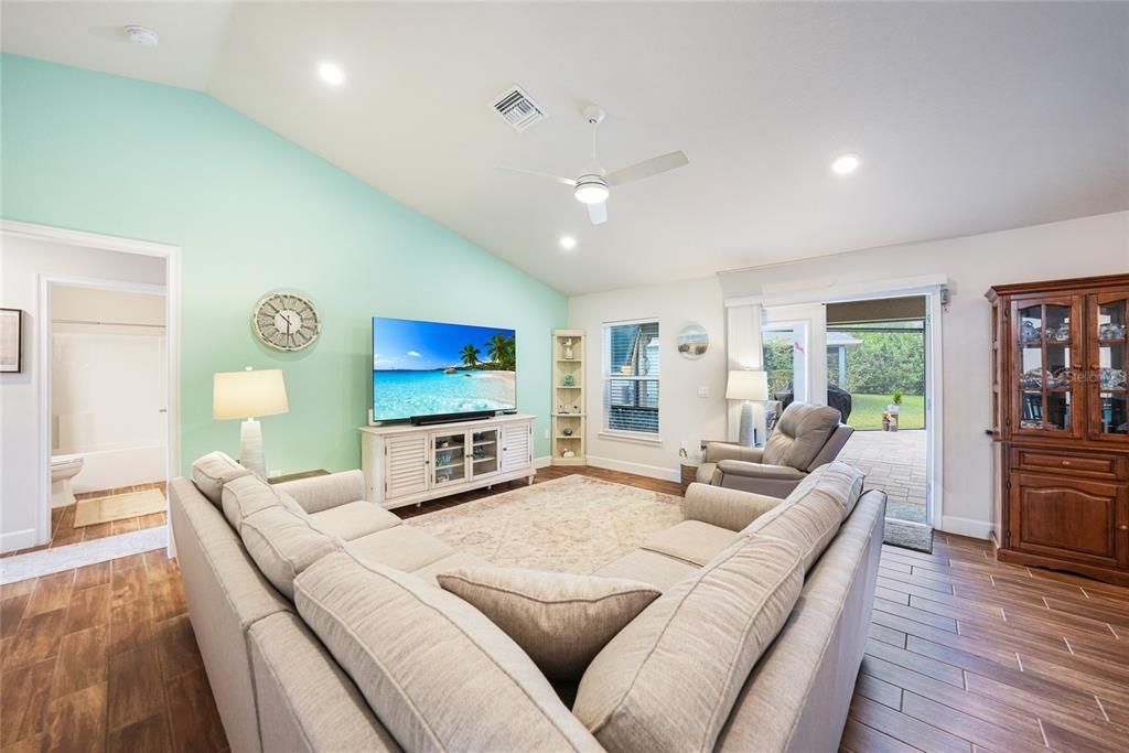 For Sale: $485,000 (4 beds, 2 baths, 1754 Square Feet)