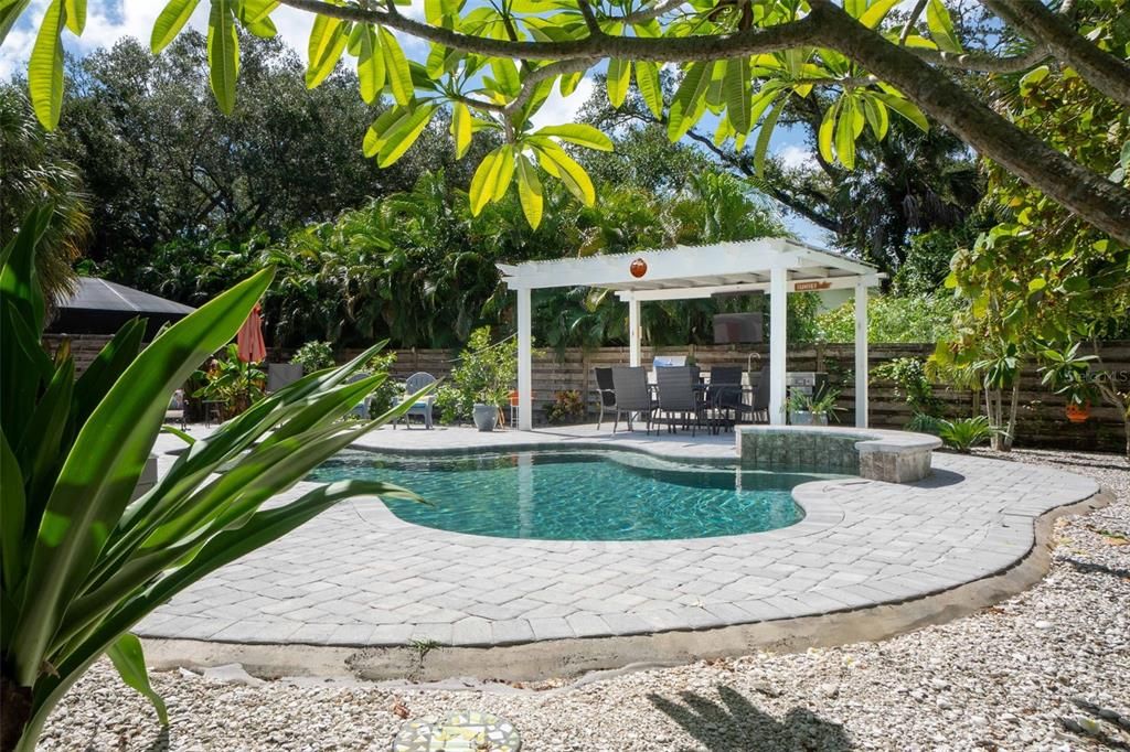 待售: $775,000 (2 贝兹, 1 浴室, 1140 平方英尺)