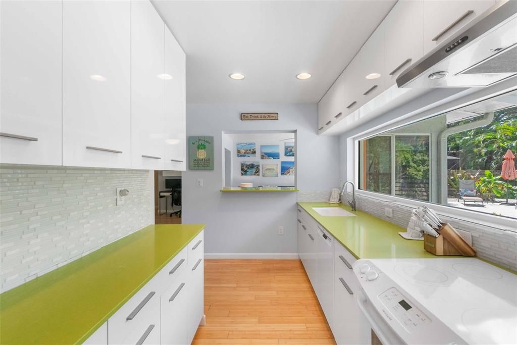 待售: $775,000 (2 贝兹, 1 浴室, 1140 平方英尺)