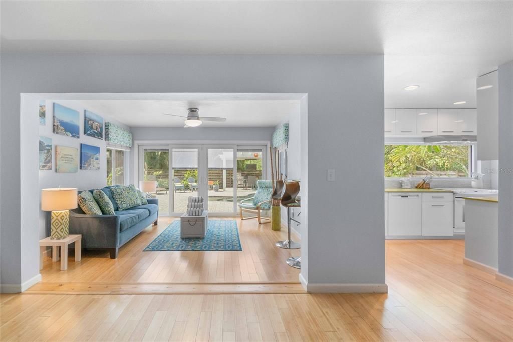 待售: $775,000 (2 贝兹, 1 浴室, 1140 平方英尺)