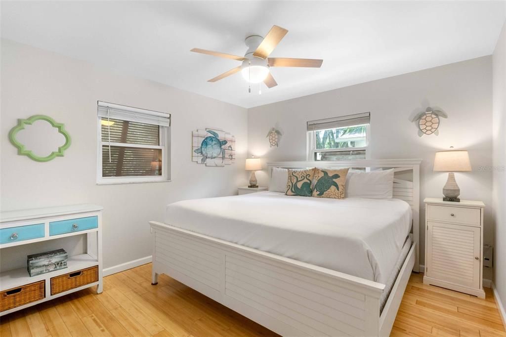 待售: $775,000 (2 贝兹, 1 浴室, 1140 平方英尺)