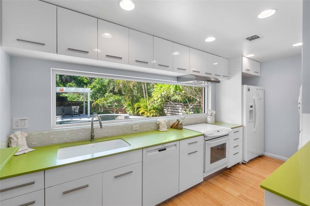 待售: $775,000 (2 贝兹, 1 浴室, 1140 平方英尺)