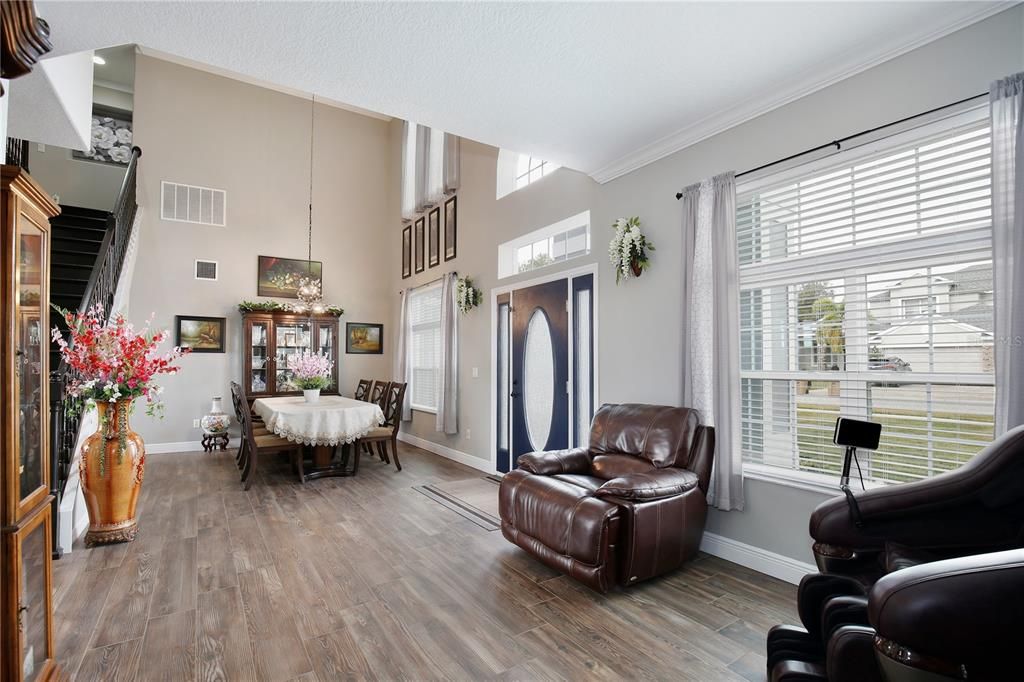 For Sale: $535,000 (5 beds, 3 baths, 2539 Square Feet)