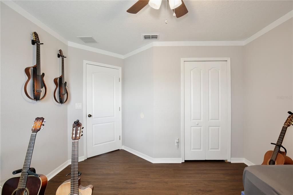 For Sale: $535,000 (5 beds, 3 baths, 2539 Square Feet)