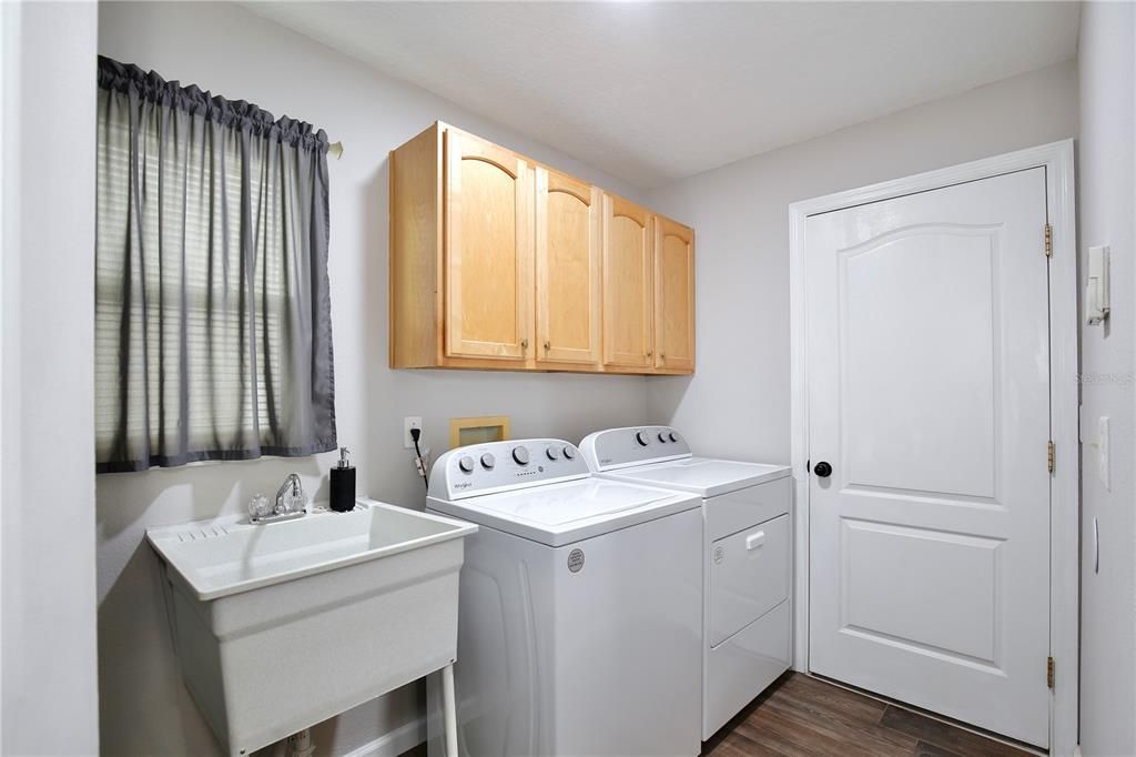 For Sale: $535,000 (5 beds, 3 baths, 2539 Square Feet)