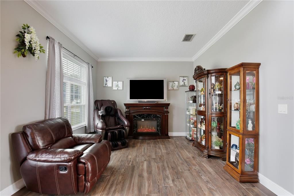 For Sale: $535,000 (5 beds, 3 baths, 2539 Square Feet)