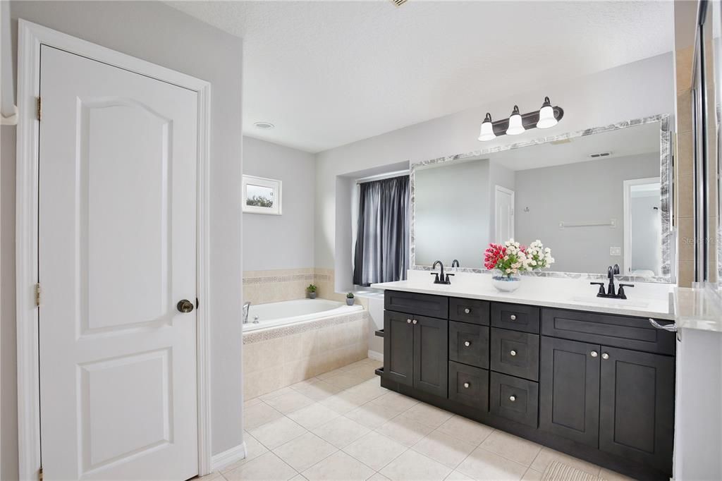 For Sale: $535,000 (5 beds, 3 baths, 2539 Square Feet)