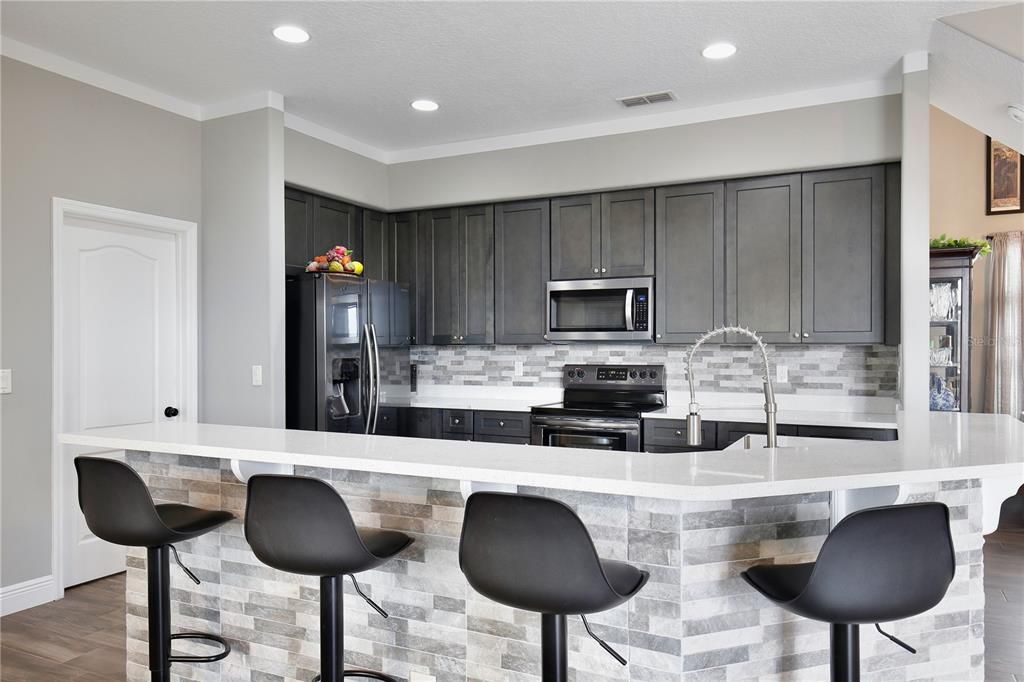 For Sale: $535,000 (5 beds, 3 baths, 2539 Square Feet)