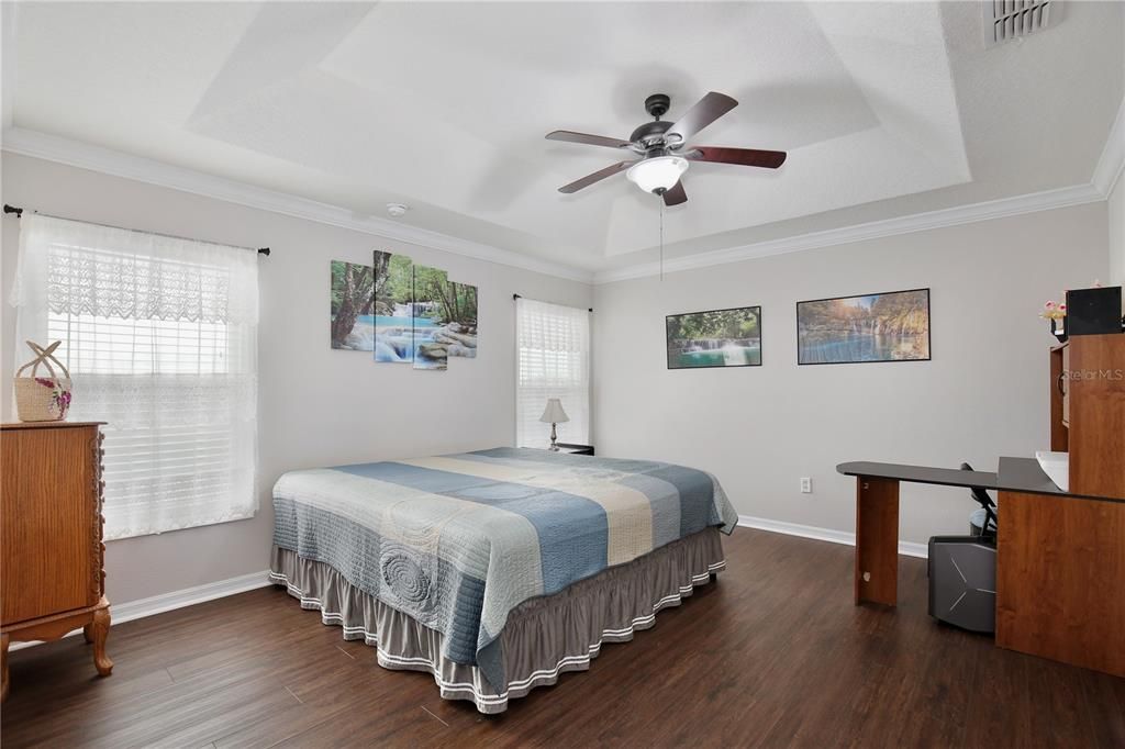 For Sale: $535,000 (5 beds, 3 baths, 2539 Square Feet)