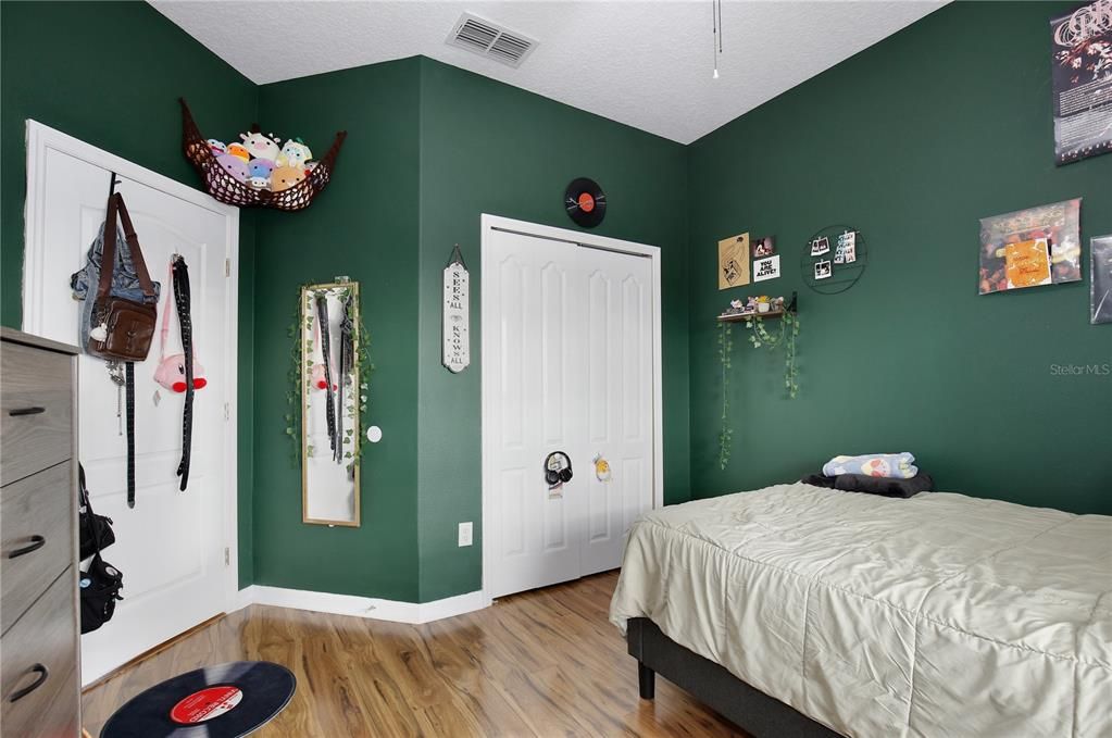 For Sale: $535,000 (5 beds, 3 baths, 2539 Square Feet)