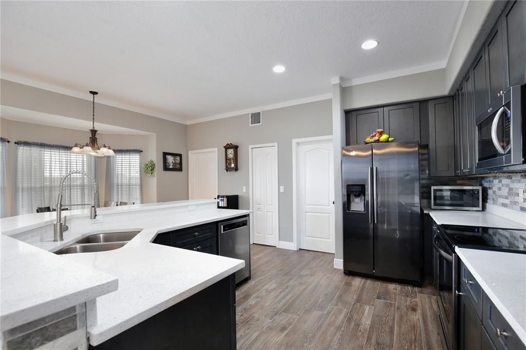 For Sale: $535,000 (5 beds, 3 baths, 2539 Square Feet)