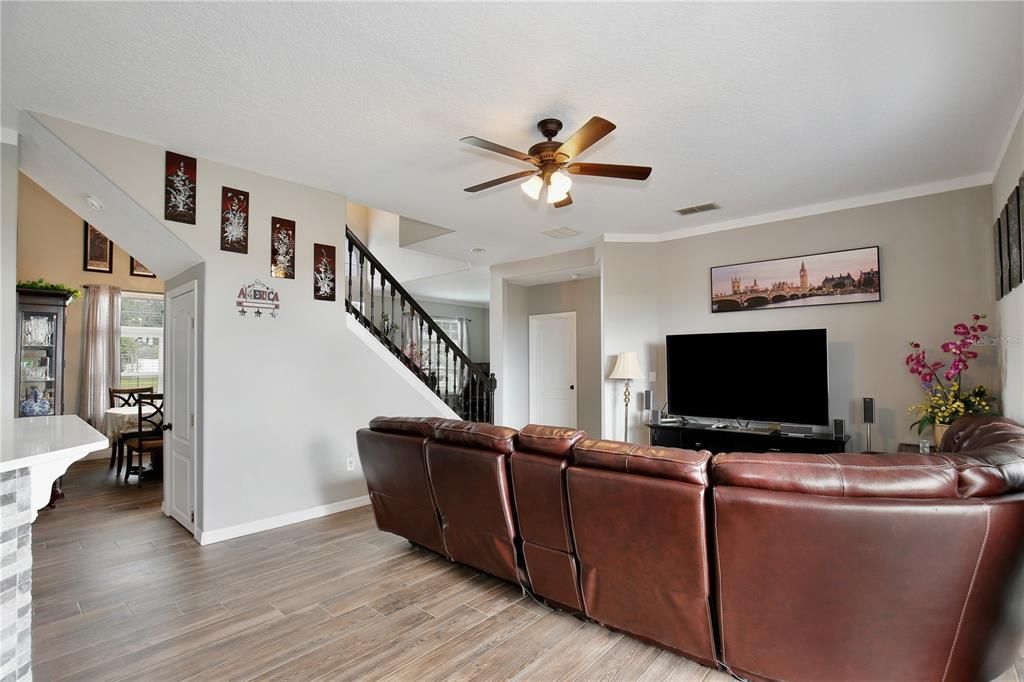 For Sale: $535,000 (5 beds, 3 baths, 2539 Square Feet)