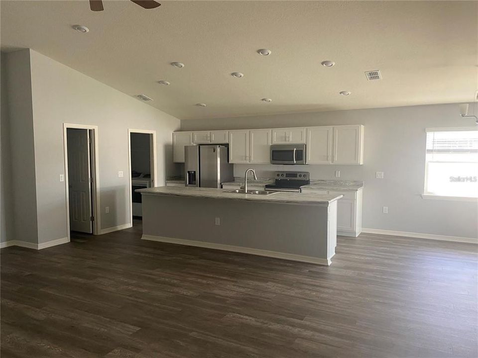 En Renta: $2,400 (3 camas, 2 baños, 1818 Pies cuadrados)