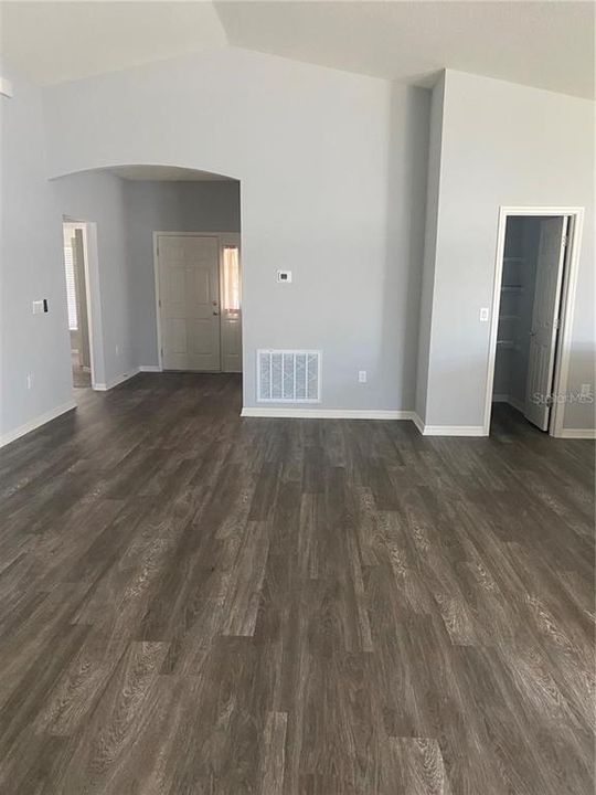 En Renta: $2,400 (3 camas, 2 baños, 1818 Pies cuadrados)