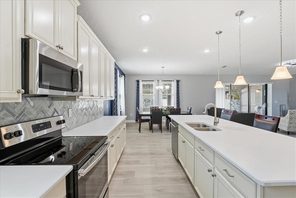 For Sale: $689,900 (4 beds, 3 baths, 3070 Square Feet)