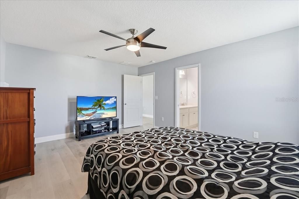 For Sale: $689,900 (4 beds, 3 baths, 3070 Square Feet)