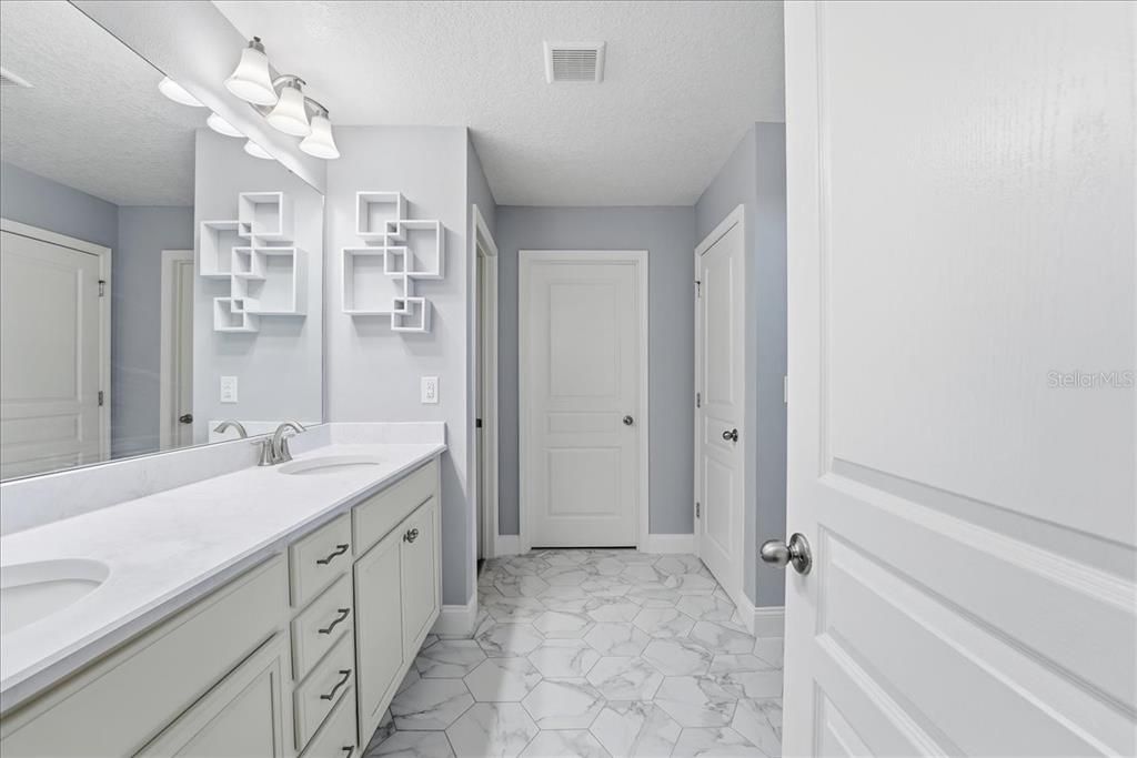 For Sale: $689,900 (4 beds, 3 baths, 3070 Square Feet)