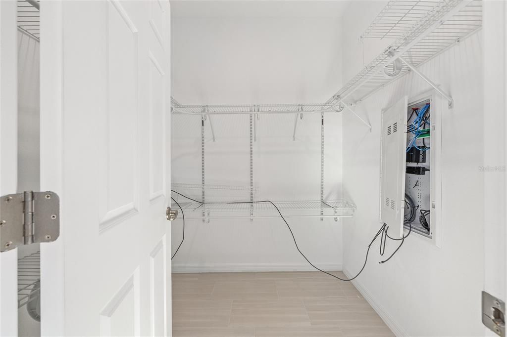 待售: $395,000 (4 贝兹, 2 浴室, 2409 平方英尺)