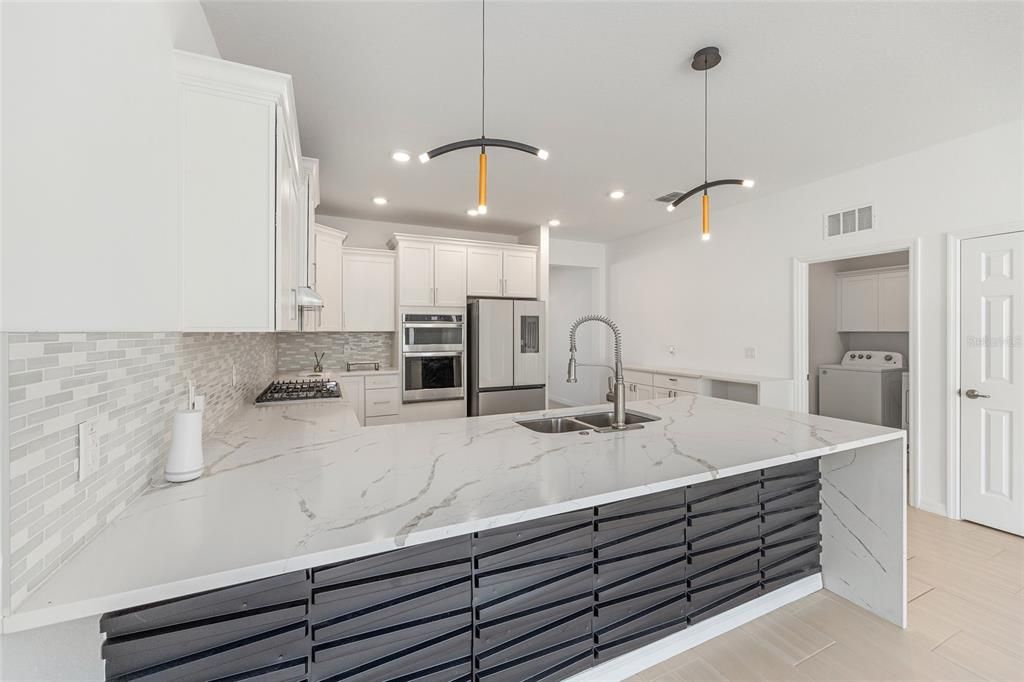 待售: $395,000 (4 贝兹, 2 浴室, 2409 平方英尺)