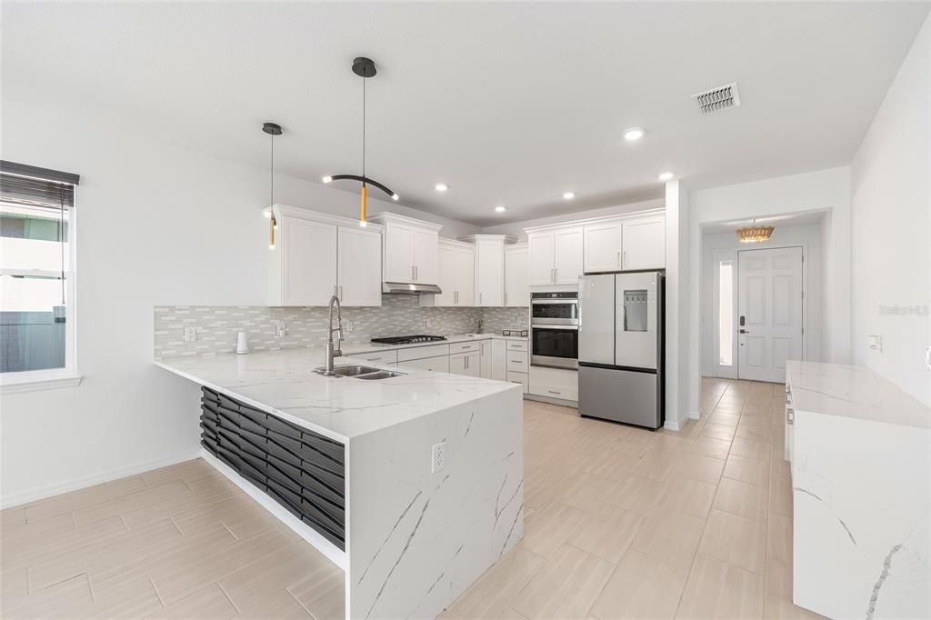 待售: $395,000 (4 贝兹, 2 浴室, 2409 平方英尺)