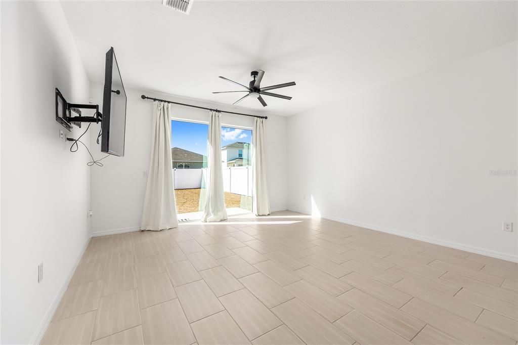 待售: $395,000 (4 贝兹, 2 浴室, 2409 平方英尺)