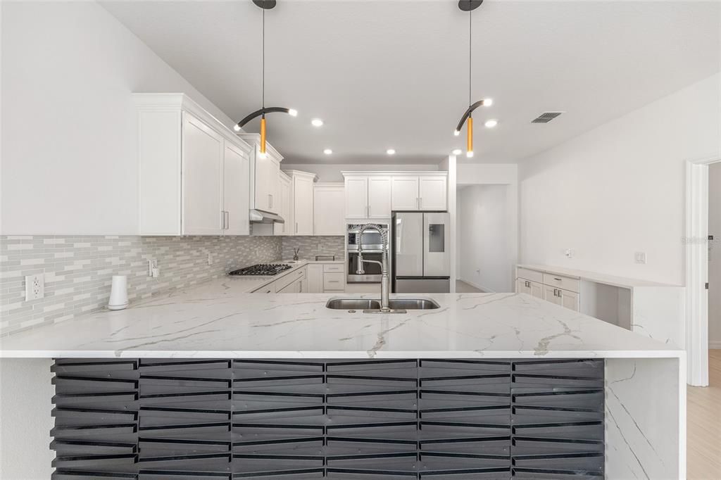 待售: $395,000 (4 贝兹, 2 浴室, 2409 平方英尺)