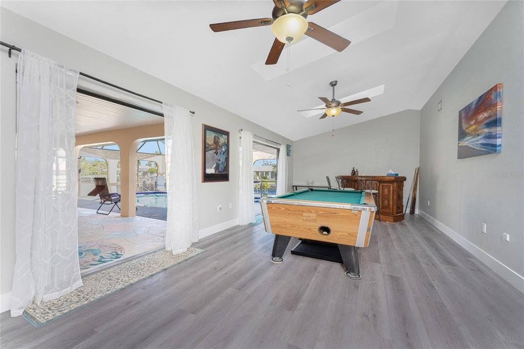 На продажу: $549,000 (3 спален, 2 ванн, 2293 Квадратных фут)