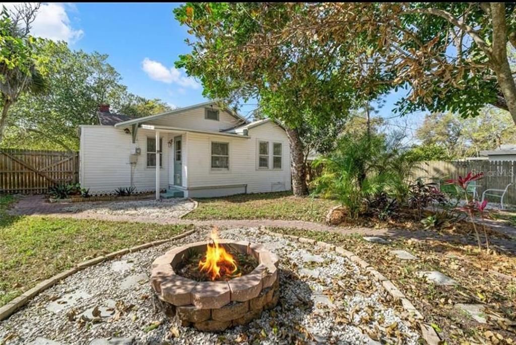 出租: $2,150 (4 贝兹, 2 浴室, 1676 平方英尺)