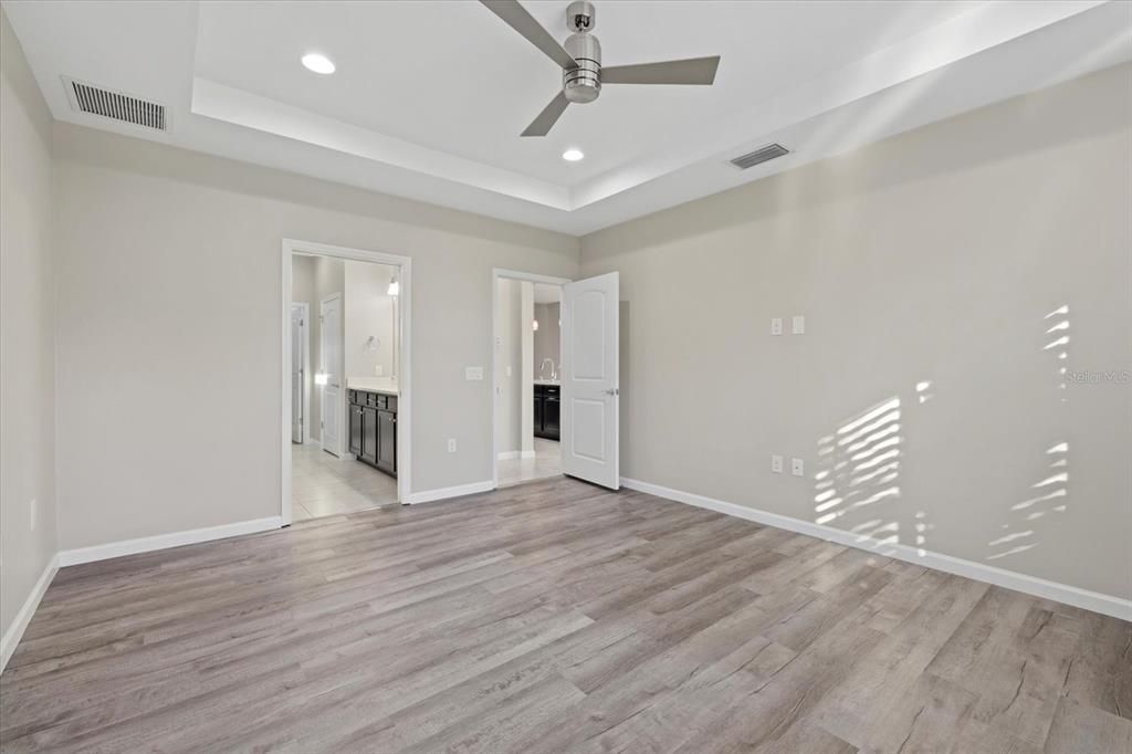 For Sale: $750,000 (5 beds, 3 baths, 3088 Square Feet)