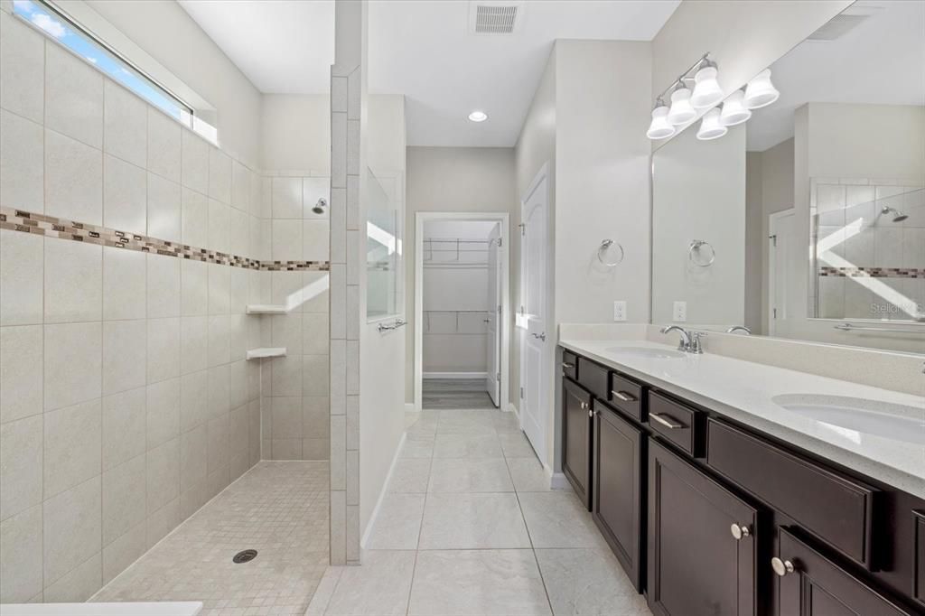 For Sale: $750,000 (5 beds, 3 baths, 3088 Square Feet)