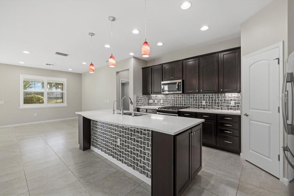 For Sale: $750,000 (5 beds, 3 baths, 3088 Square Feet)